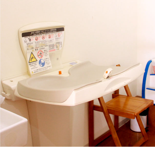おむつ替え台完備
